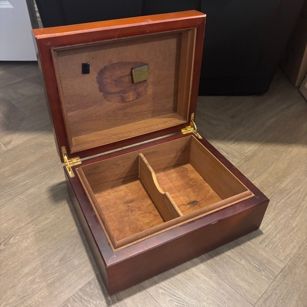 Wooden Humidor Box - Picture 3 of 9